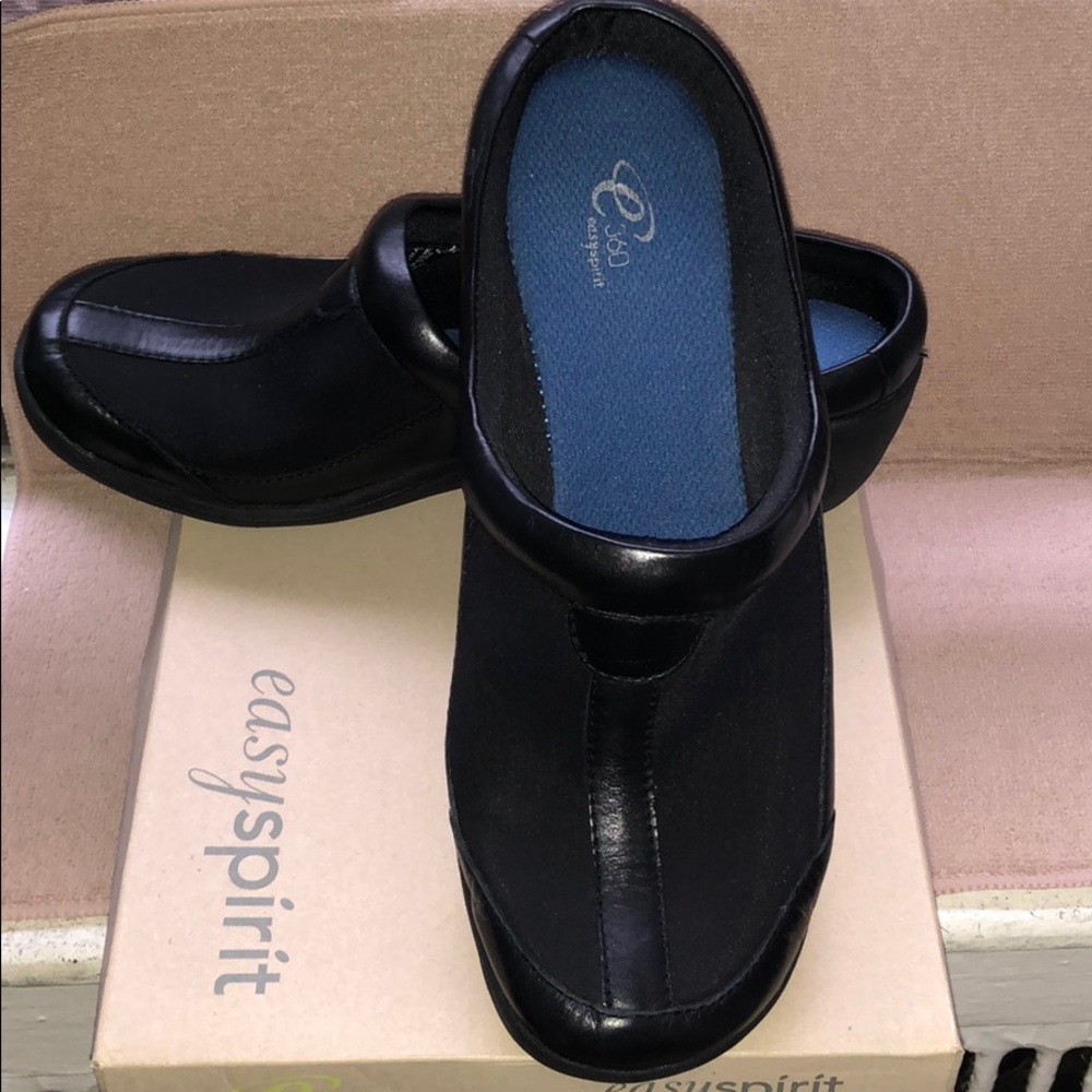 Black easy spirit walking shoes.